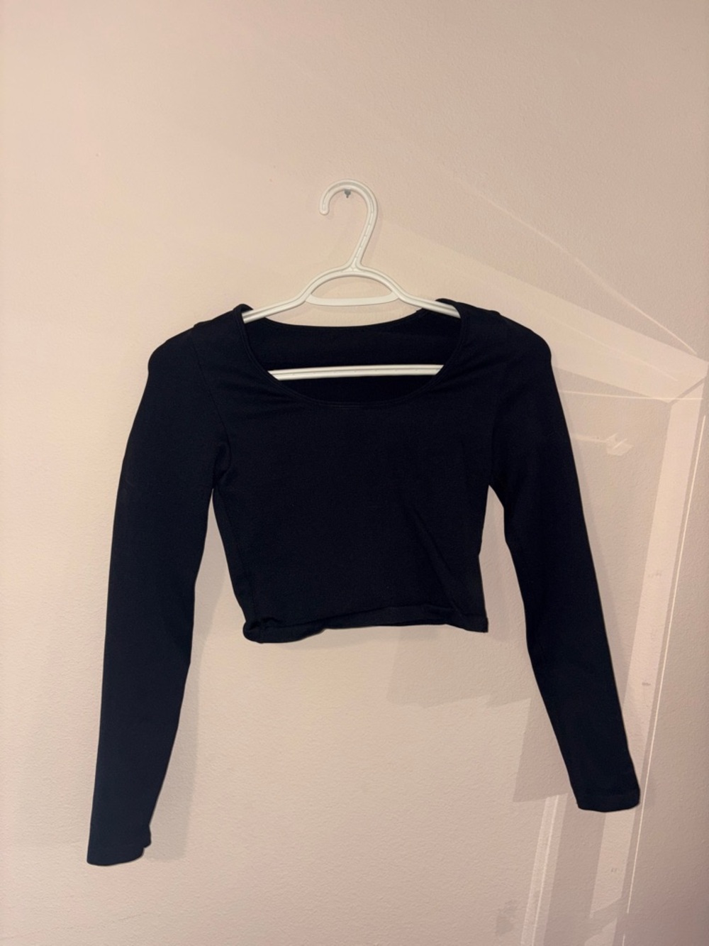 Black Long Sleeve Scoop Neck Crop Top - Women